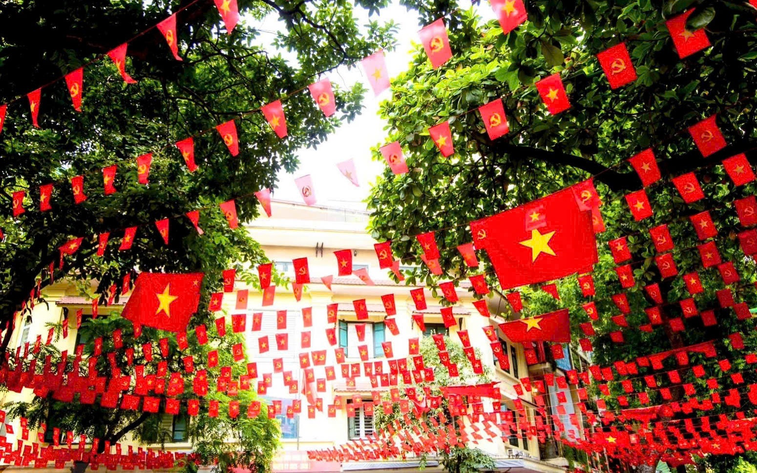 PHƯỜNG THÀNH NHẤT ĐẨY MẠNH CÔNG TÁC TUYÊN TRUYỀN CHÀO MỪNG NGÀY BẦU CỬ ĐẠI BIỂU QUỐC HỘI VÀ HỘI ĐỒNG NHÂN DÂN CÁC CẤP NHIỆM KỲ 2026 - 2031 VÀ VẬN ĐỘNG NHÂN DÂN TRÊN ĐỊA BÀN TREO CỜ TỔ QUỐC ĐỂ CHÀO MỪNG SỰ KIỆN QUAN TRỌNG TRÊN