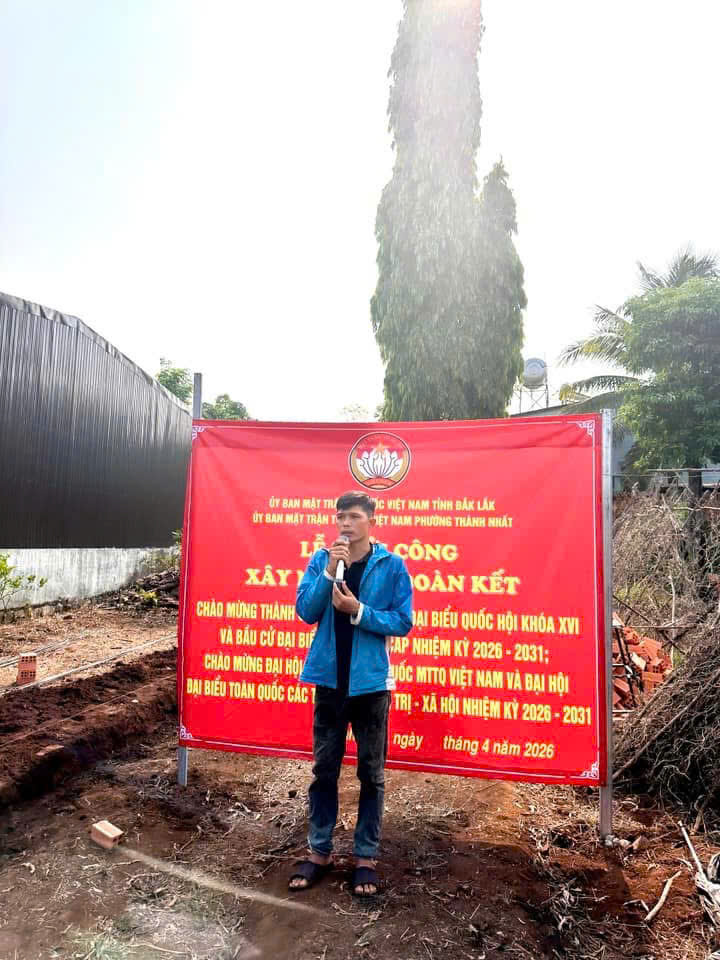 gen-h-cap-uy-trao-qua