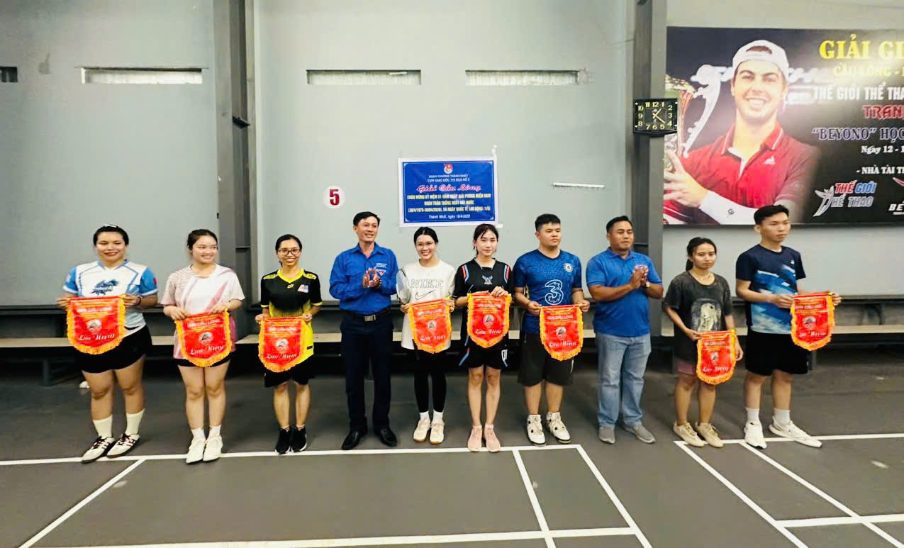 CỤM GIAO ƯỚC THI ĐUA SỐ 02 ĐOÀN PHƯỜNG THÀNH NHẤT TỔ CHỨC GIẢI CẦU LÔNG CHÀO MỪNG KỶ NIỆM 51 NĂM NGÀY GIẢI PHÓNG MIỀN NAM THỐNG NHẤT ĐẤT NƯỚC VÀ NGÀY QUỐC TẾ LAO ĐỘNG